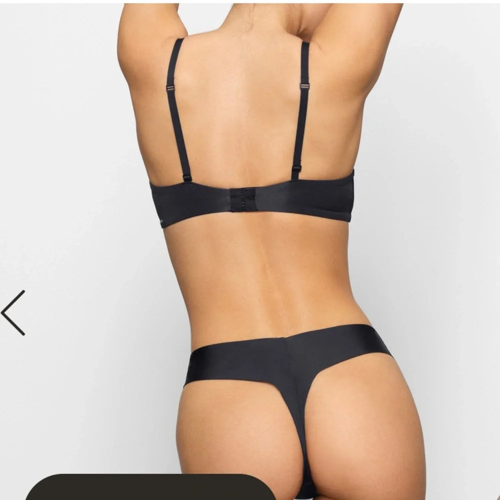 SKIMS Black Bra - Picture 3 of 9